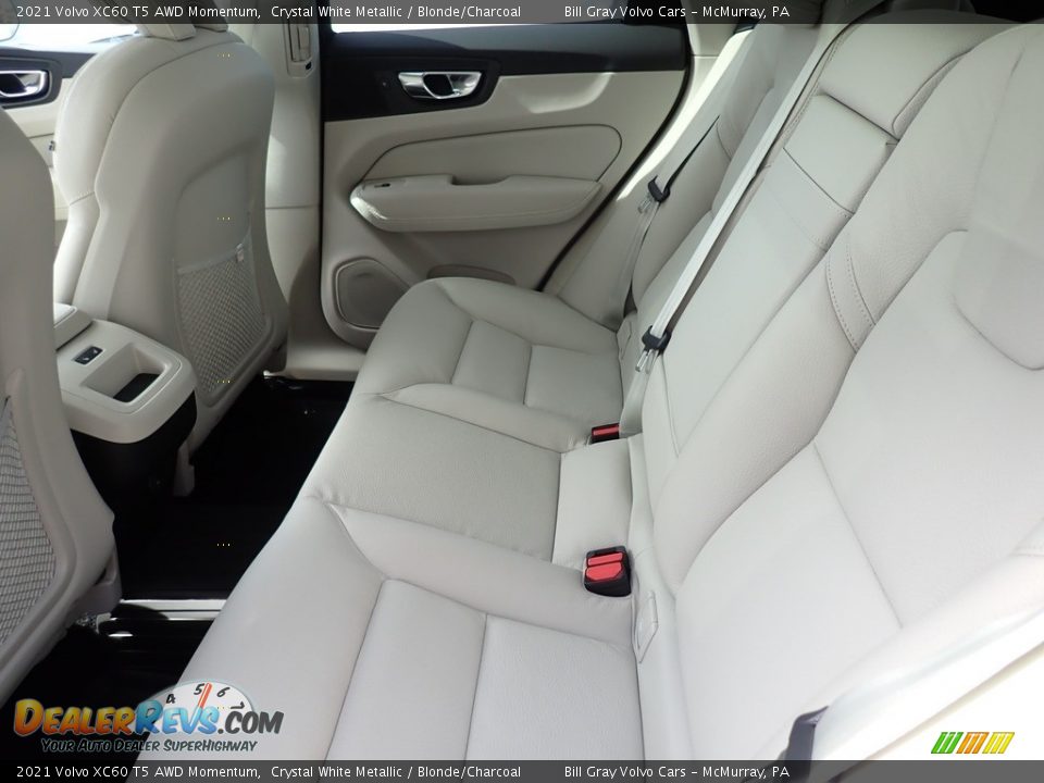 2021 Volvo XC60 T5 AWD Momentum Crystal White Metallic / Blonde/Charcoal Photo #8