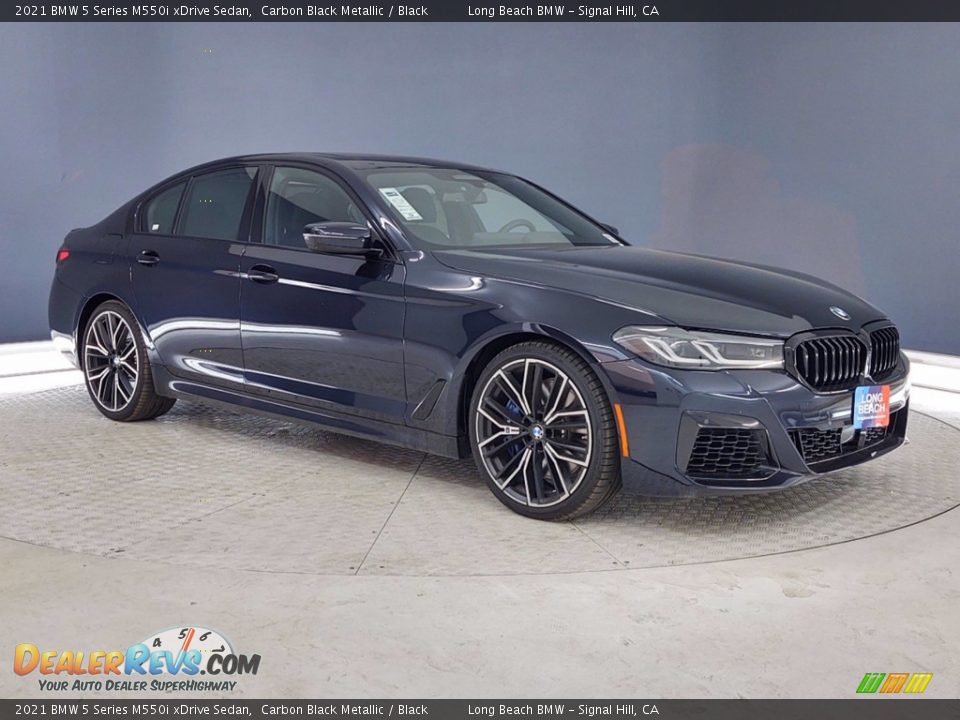 Front 3/4 View of 2021 BMW 5 Series M550i xDrive Sedan Photo #27