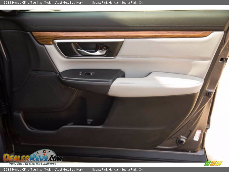 2018 Honda CR-V Touring Modern Steel Metallic / Ivory Photo #33