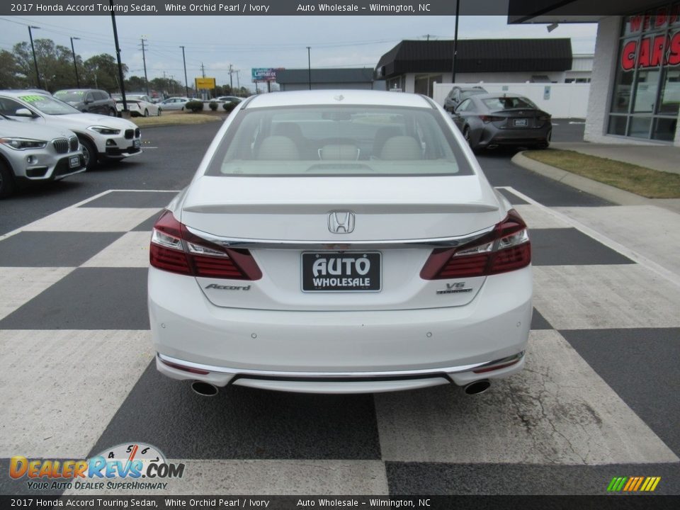 2017 Honda Accord Touring Sedan White Orchid Pearl / Ivory Photo #4