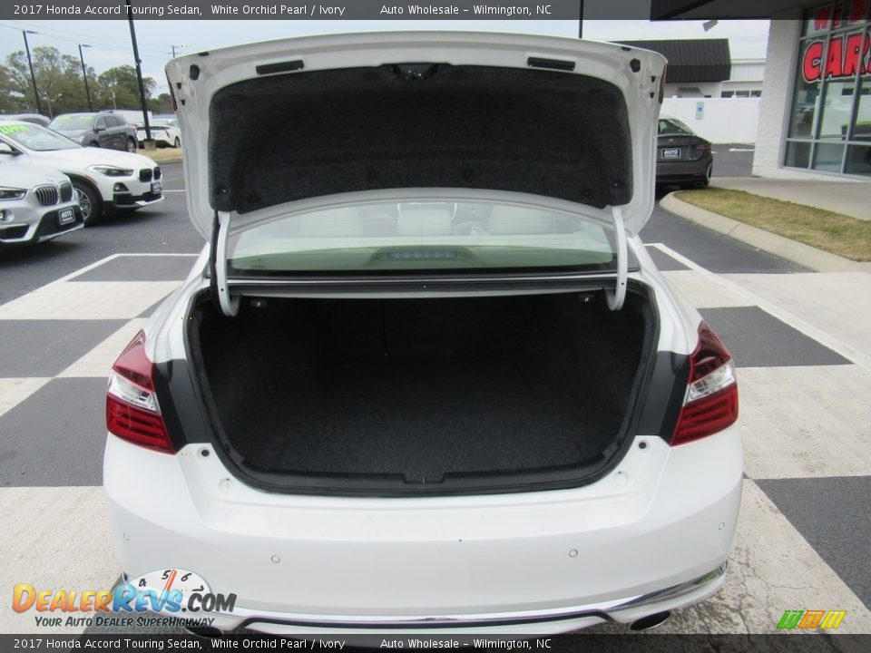 2017 Honda Accord Touring Sedan White Orchid Pearl / Ivory Photo #5