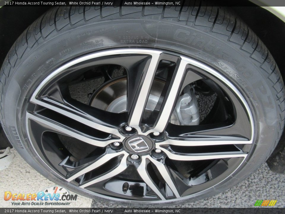 2017 Honda Accord Touring Sedan White Orchid Pearl / Ivory Photo #7