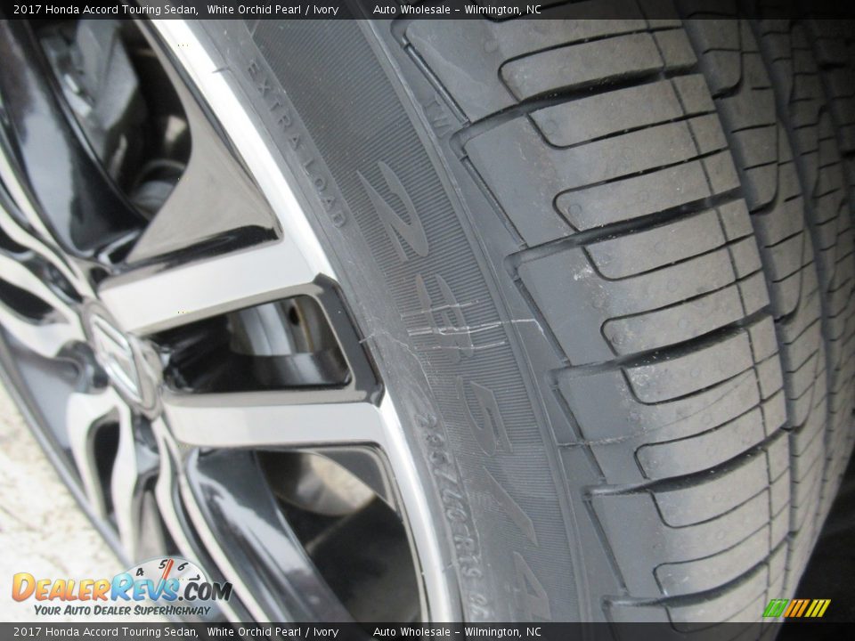 2017 Honda Accord Touring Sedan White Orchid Pearl / Ivory Photo #8