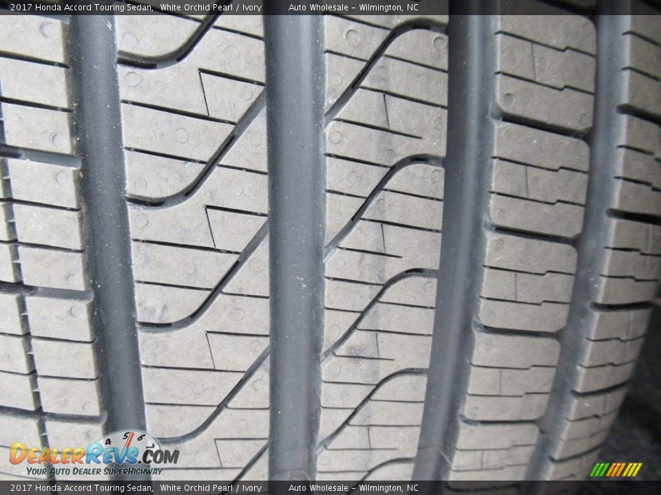 2017 Honda Accord Touring Sedan White Orchid Pearl / Ivory Photo #9