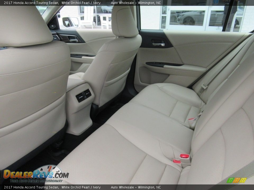 2017 Honda Accord Touring Sedan White Orchid Pearl / Ivory Photo #12