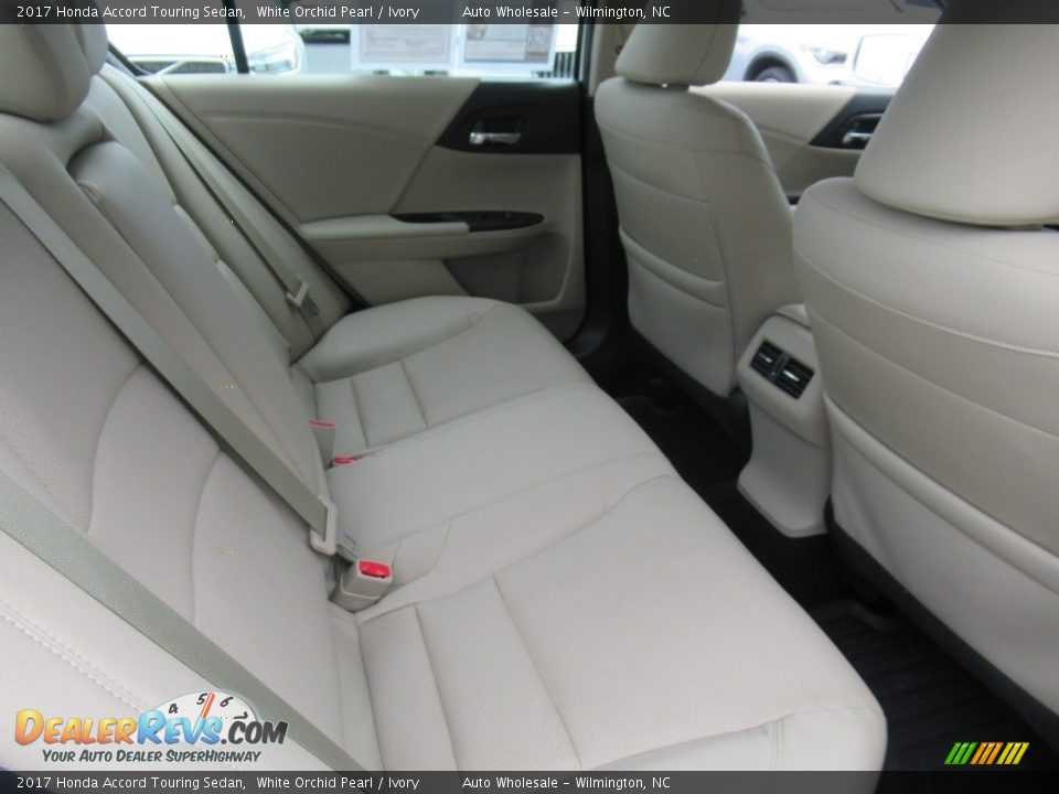 2017 Honda Accord Touring Sedan White Orchid Pearl / Ivory Photo #13