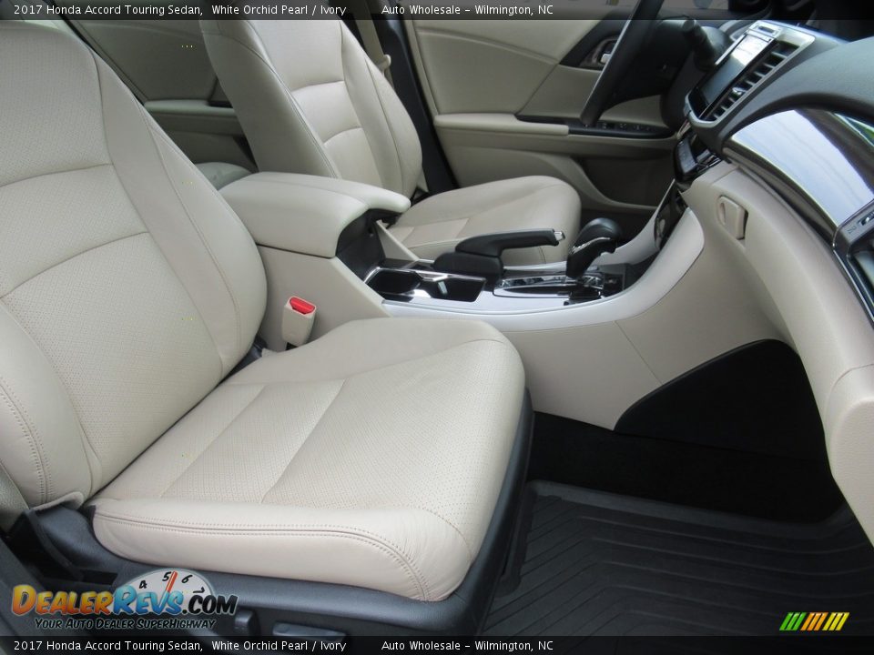 2017 Honda Accord Touring Sedan White Orchid Pearl / Ivory Photo #20
