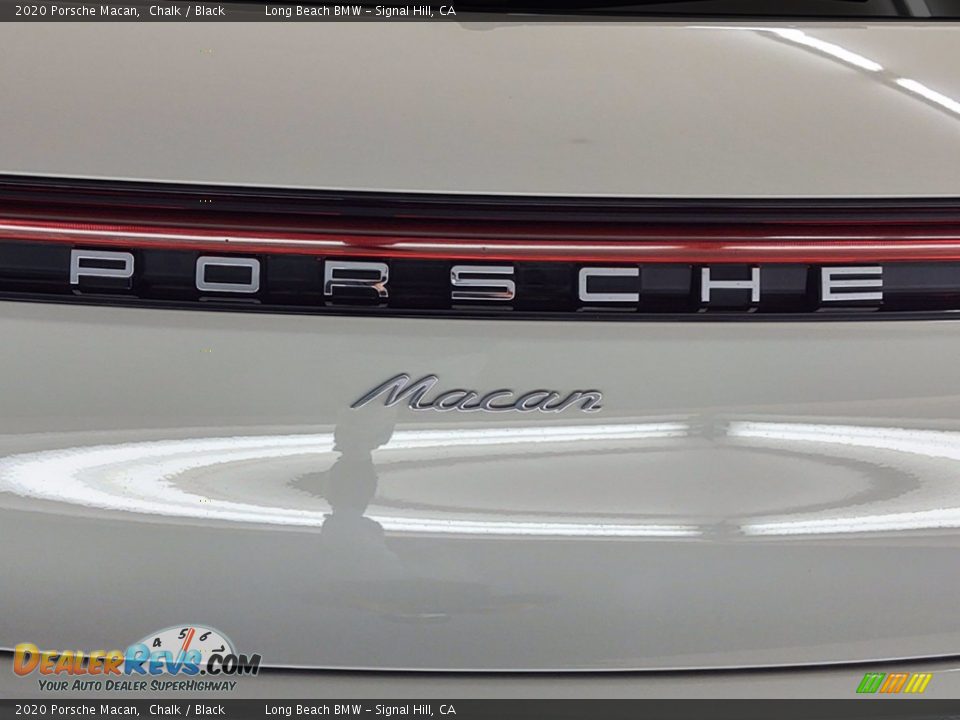 2020 Porsche Macan Chalk / Black Photo #10