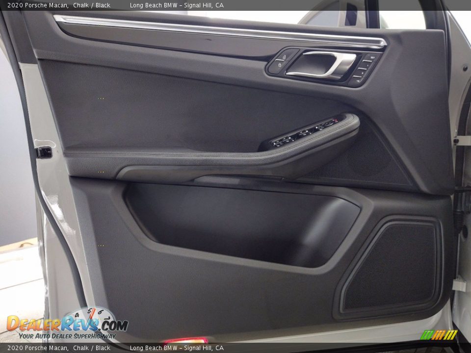 Door Panel of 2020 Porsche Macan  Photo #13