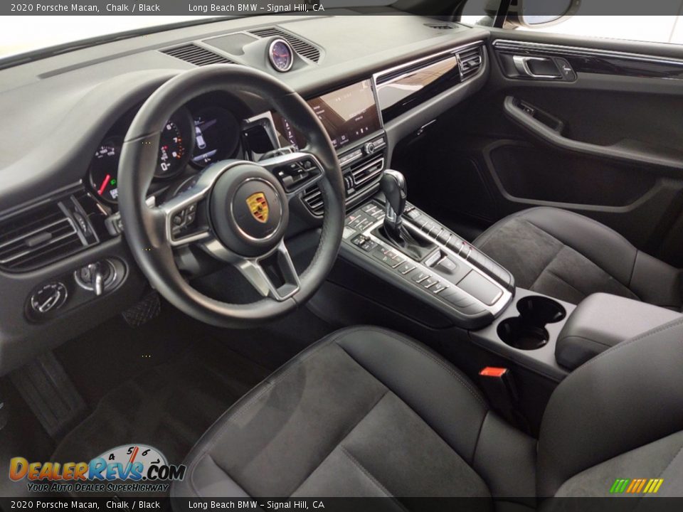Black Interior - 2020 Porsche Macan  Photo #16