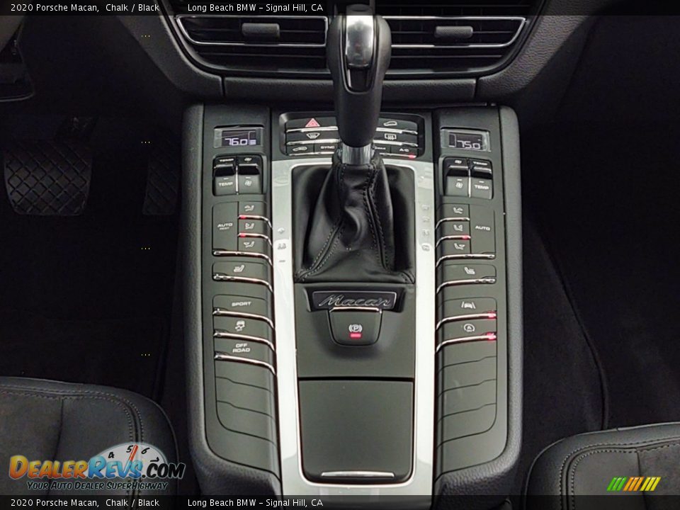 Controls of 2020 Porsche Macan  Photo #26