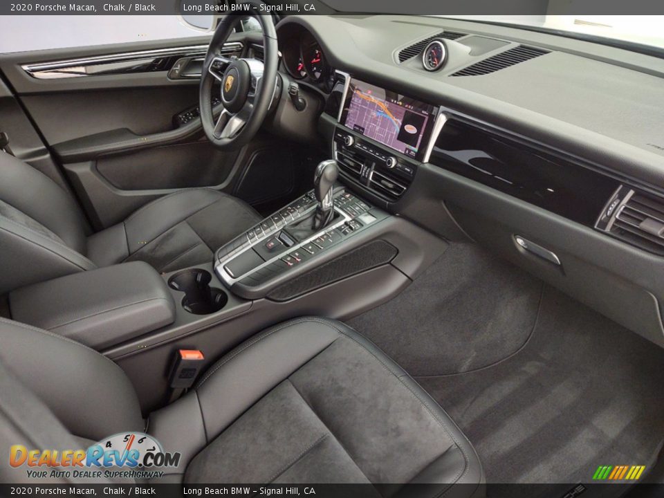 Dashboard of 2020 Porsche Macan  Photo #32