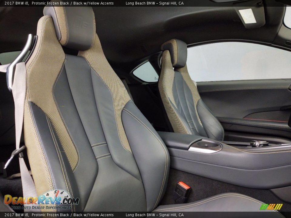 Front Seat of 2017 BMW i8  Photo #32