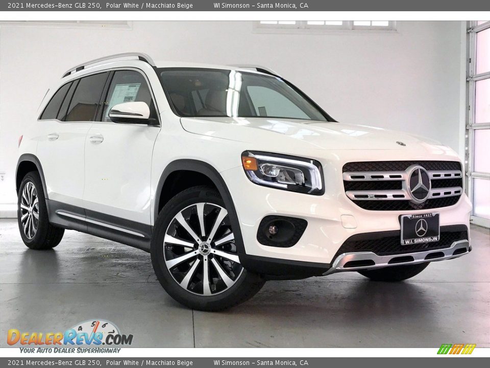Front 3/4 View of 2021 Mercedes-Benz GLB 250 Photo #10