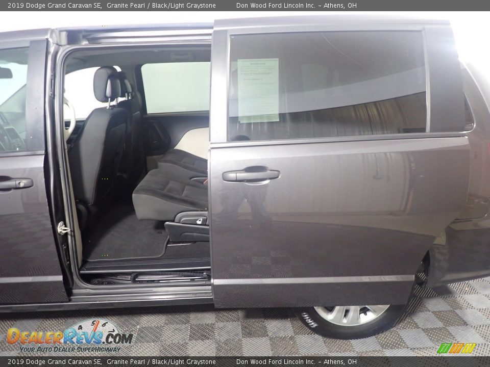 2019 Dodge Grand Caravan SE Granite Pearl / Black/Light Graystone Photo #32