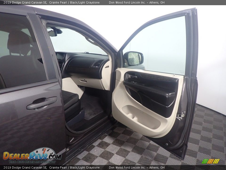 2019 Dodge Grand Caravan SE Granite Pearl / Black/Light Graystone Photo #36