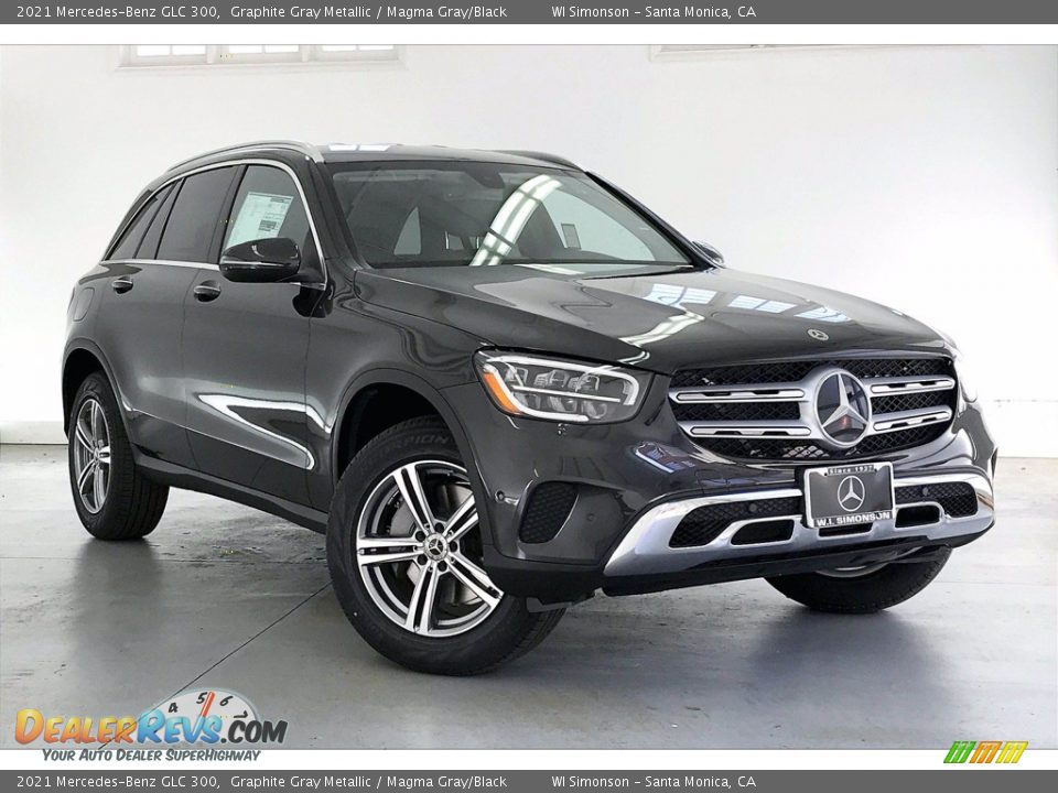 Front 3/4 View of 2021 Mercedes-Benz GLC 300 Photo #12