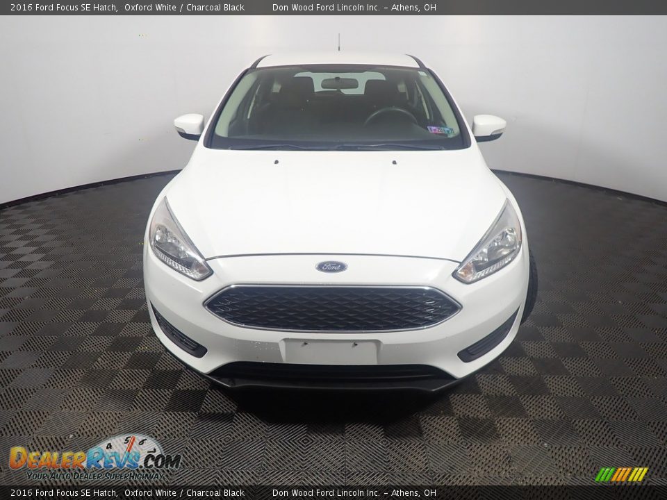 2016 Ford Focus SE Hatch Oxford White / Charcoal Black Photo #5