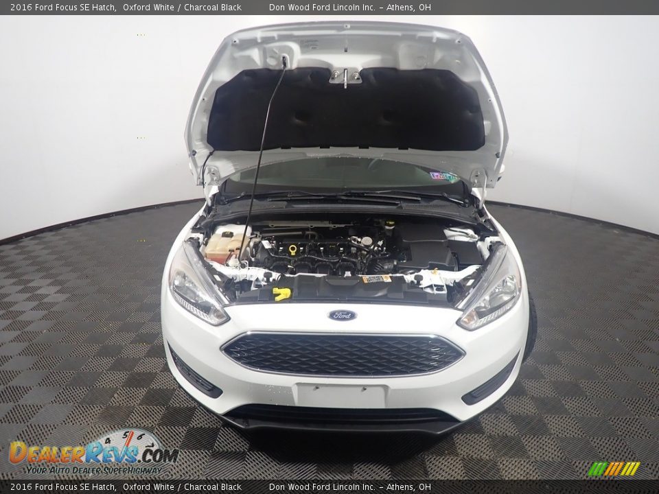 2016 Ford Focus SE Hatch Oxford White / Charcoal Black Photo #6