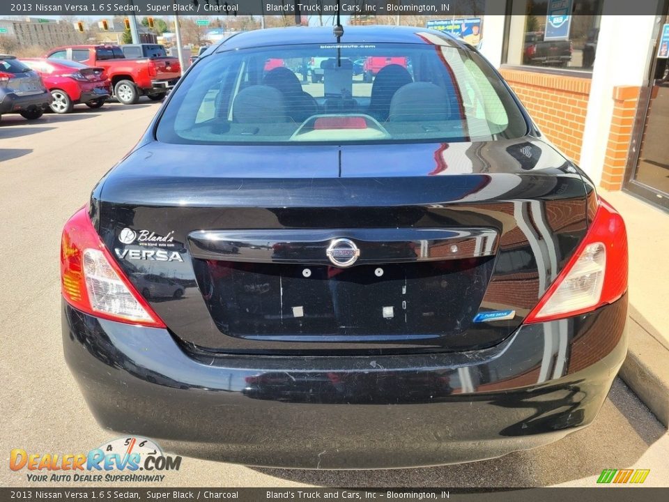 2013 Nissan Versa 1.6 S Sedan Super Black / Charcoal Photo #20