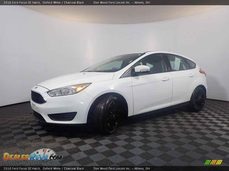2016 Ford Focus SE Hatch Oxford White / Charcoal Black Photo #8