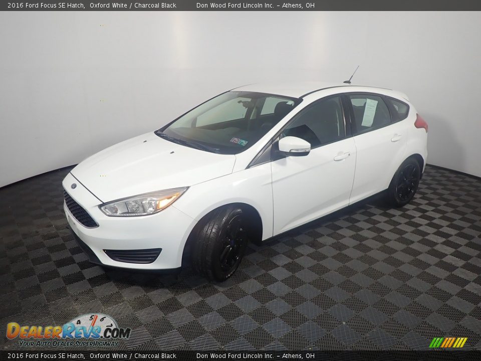 2016 Ford Focus SE Hatch Oxford White / Charcoal Black Photo #9
