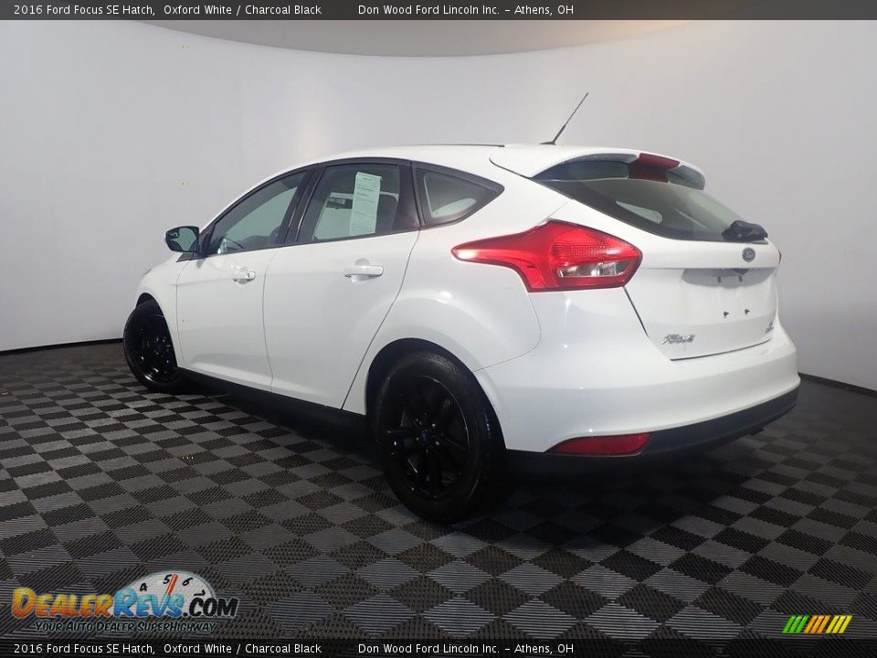 2016 Ford Focus SE Hatch Oxford White / Charcoal Black Photo #11