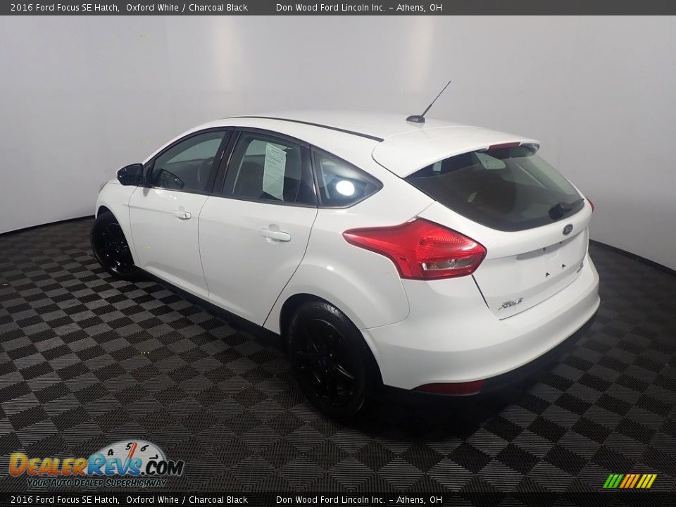2016 Ford Focus SE Hatch Oxford White / Charcoal Black Photo #12