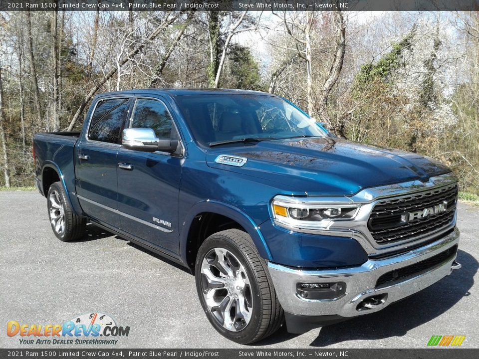 Front 3/4 View of 2021 Ram 1500 Limited Crew Cab 4x4 Photo #4
