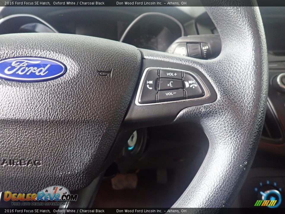 2016 Ford Focus SE Hatch Oxford White / Charcoal Black Photo #29