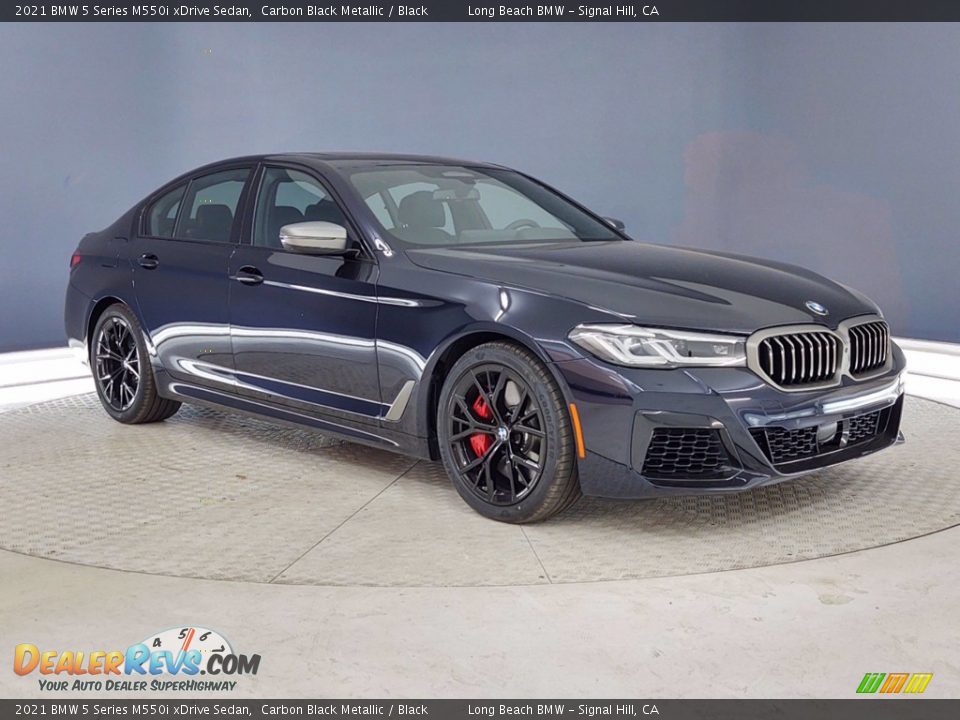 Front 3/4 View of 2021 BMW 5 Series M550i xDrive Sedan Photo #27