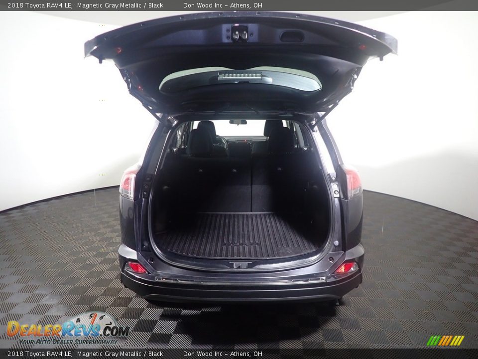 2018 Toyota RAV4 LE Magnetic Gray Metallic / Black Photo #14