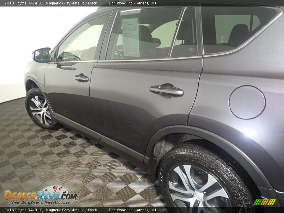 2018 Toyota RAV4 LE Magnetic Gray Metallic / Black Photo #18