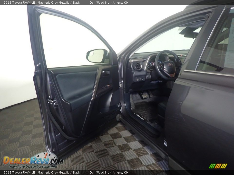 2018 Toyota RAV4 LE Magnetic Gray Metallic / Black Photo #20