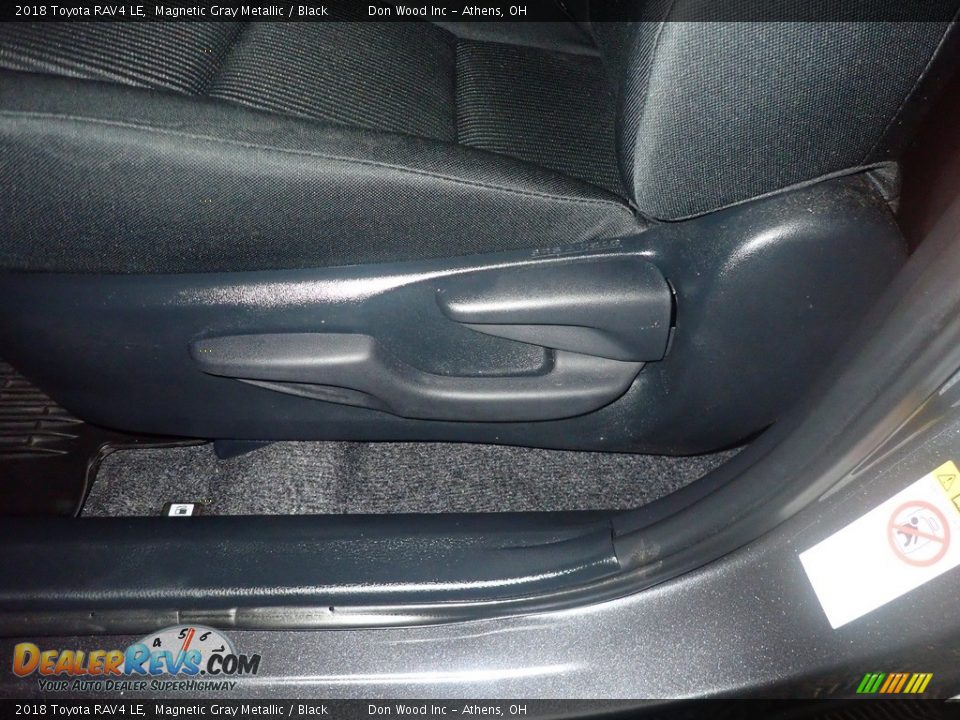 2018 Toyota RAV4 LE Magnetic Gray Metallic / Black Photo #23