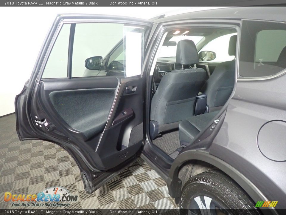 2018 Toyota RAV4 LE Magnetic Gray Metallic / Black Photo #34