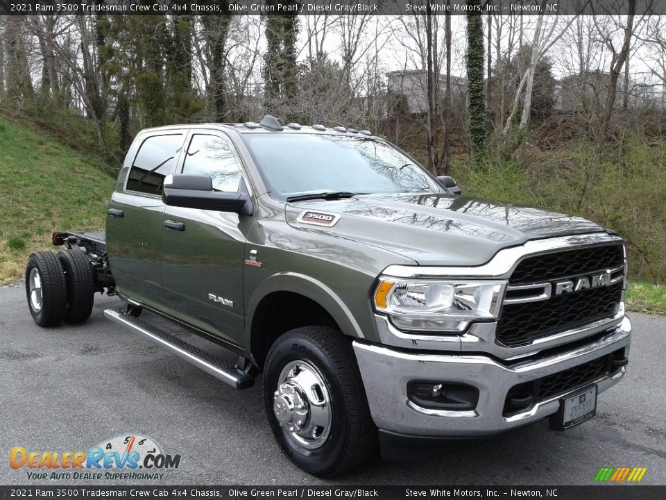 Front 3/4 View of 2021 Ram 3500 Tradesman Crew Cab 4x4 Chassis Photo #4