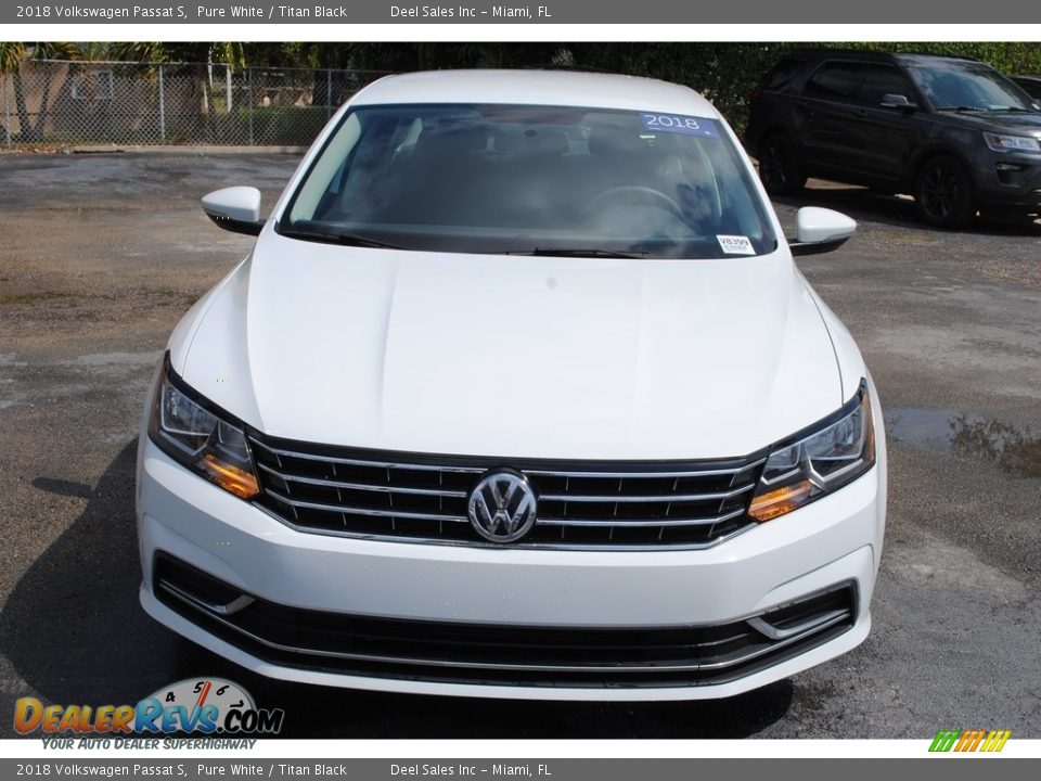 2018 Volkswagen Passat S Pure White / Titan Black Photo #3
