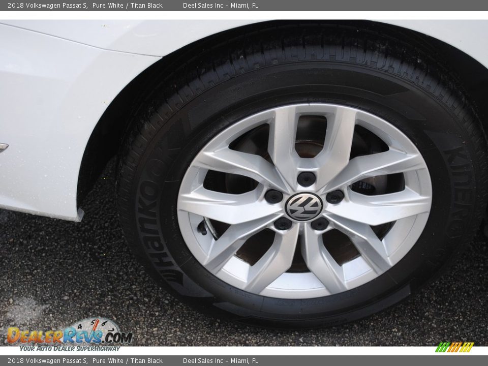 2018 Volkswagen Passat S Pure White / Titan Black Photo #9
