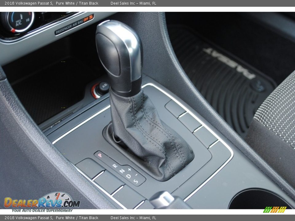 2018 Volkswagen Passat S Pure White / Titan Black Photo #12