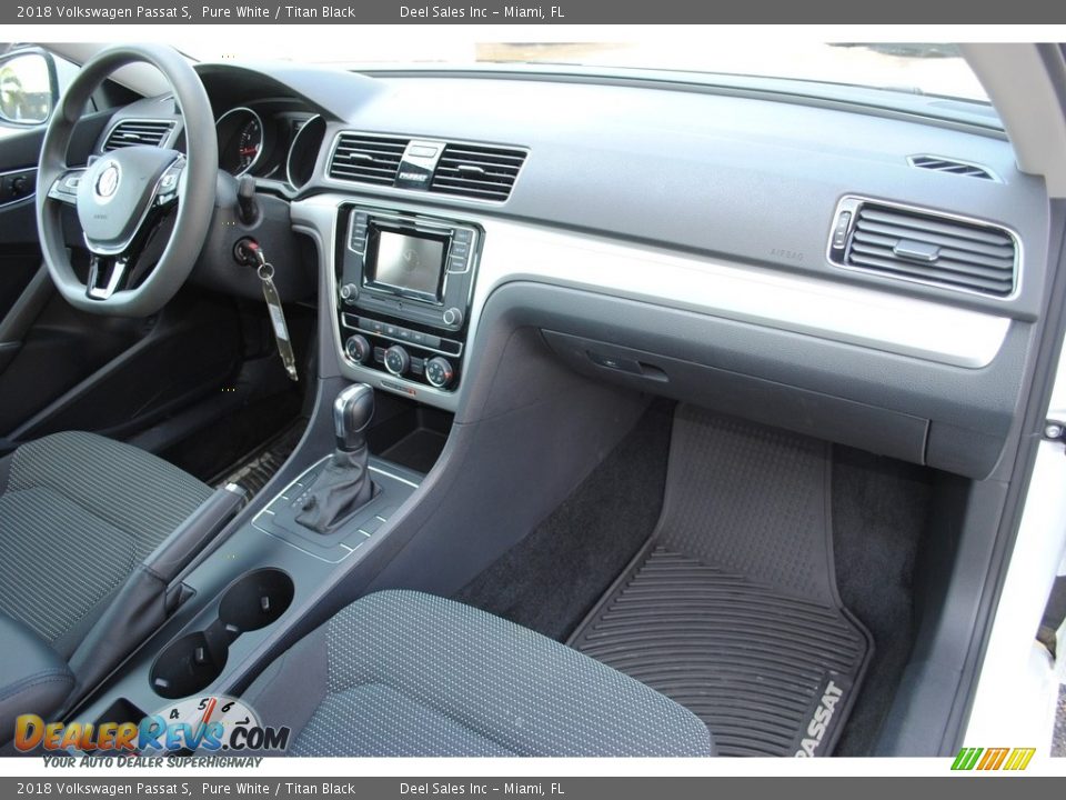 2018 Volkswagen Passat S Pure White / Titan Black Photo #15