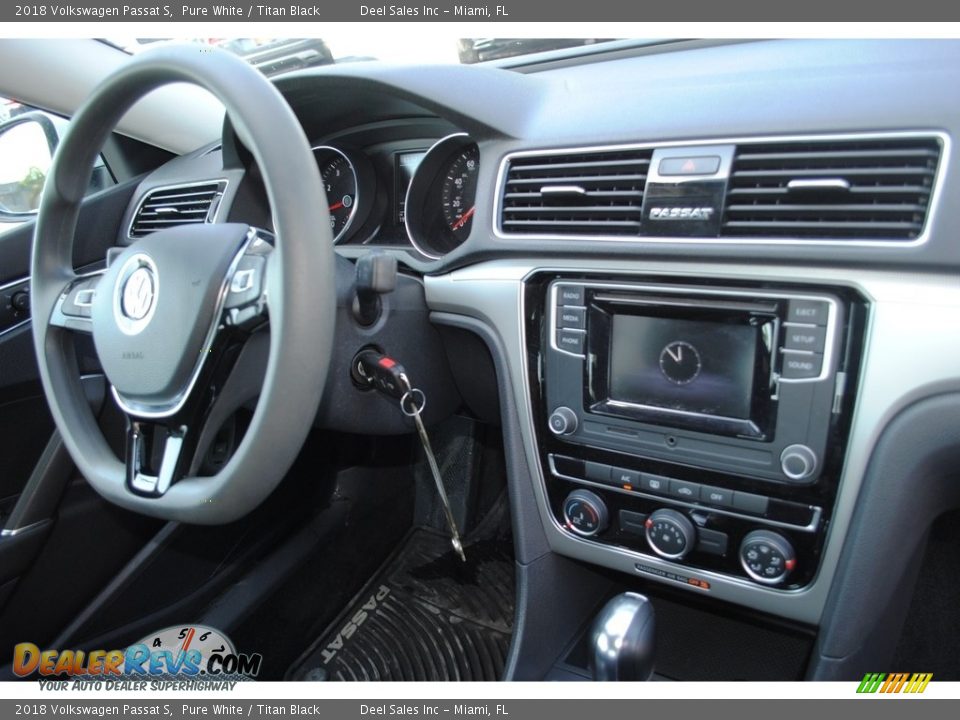 2018 Volkswagen Passat S Pure White / Titan Black Photo #18