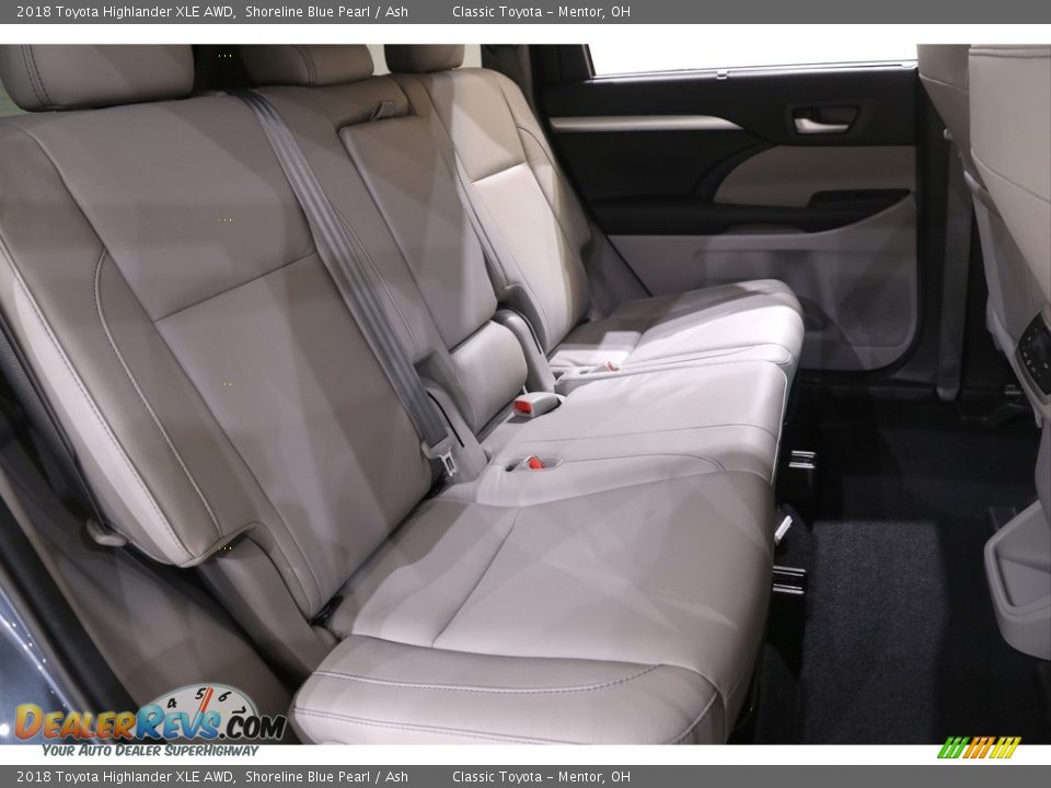 2018 Toyota Highlander XLE AWD Shoreline Blue Pearl / Ash Photo #17