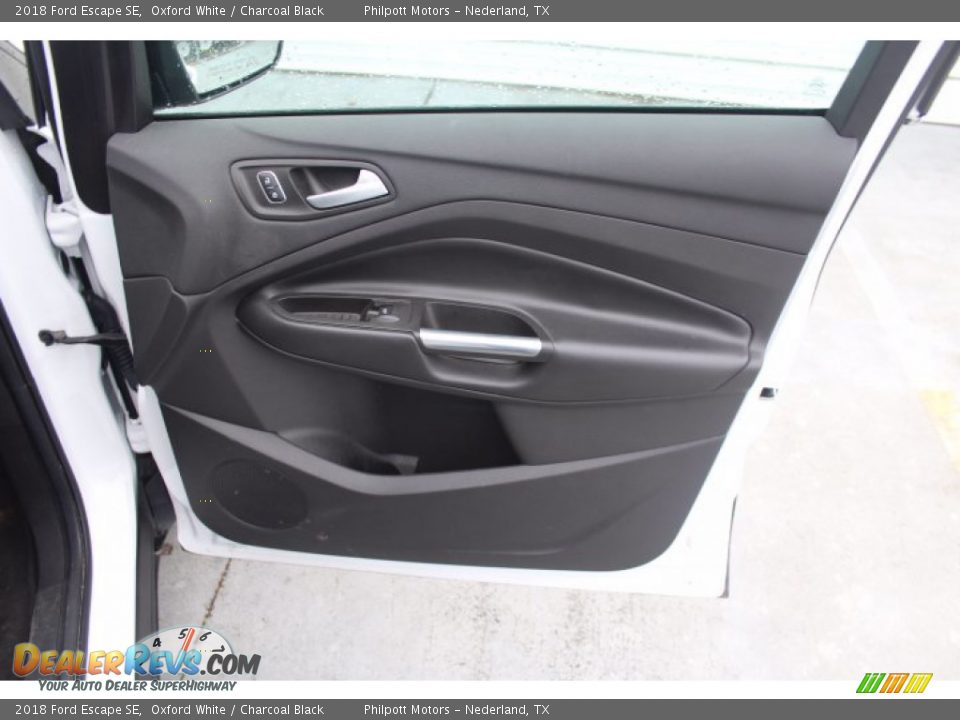 2018 Ford Escape SE Oxford White / Charcoal Black Photo #28