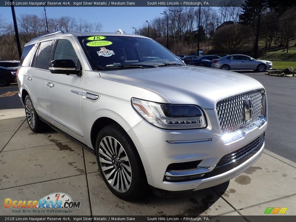 Front 3/4 View of 2018 Lincoln Navigator Reserve 4x4 Photo #8