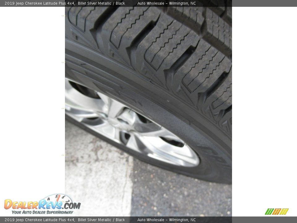 2019 Jeep Cherokee Latitude Plus 4x4 Billet Silver Metallic / Black Photo #8