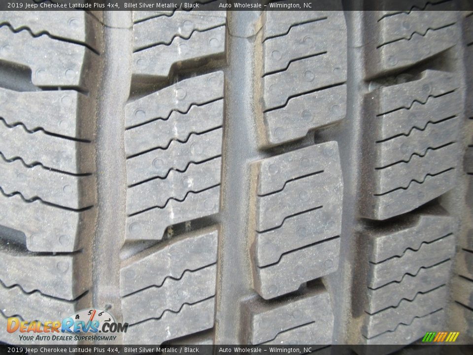 2019 Jeep Cherokee Latitude Plus 4x4 Billet Silver Metallic / Black Photo #9