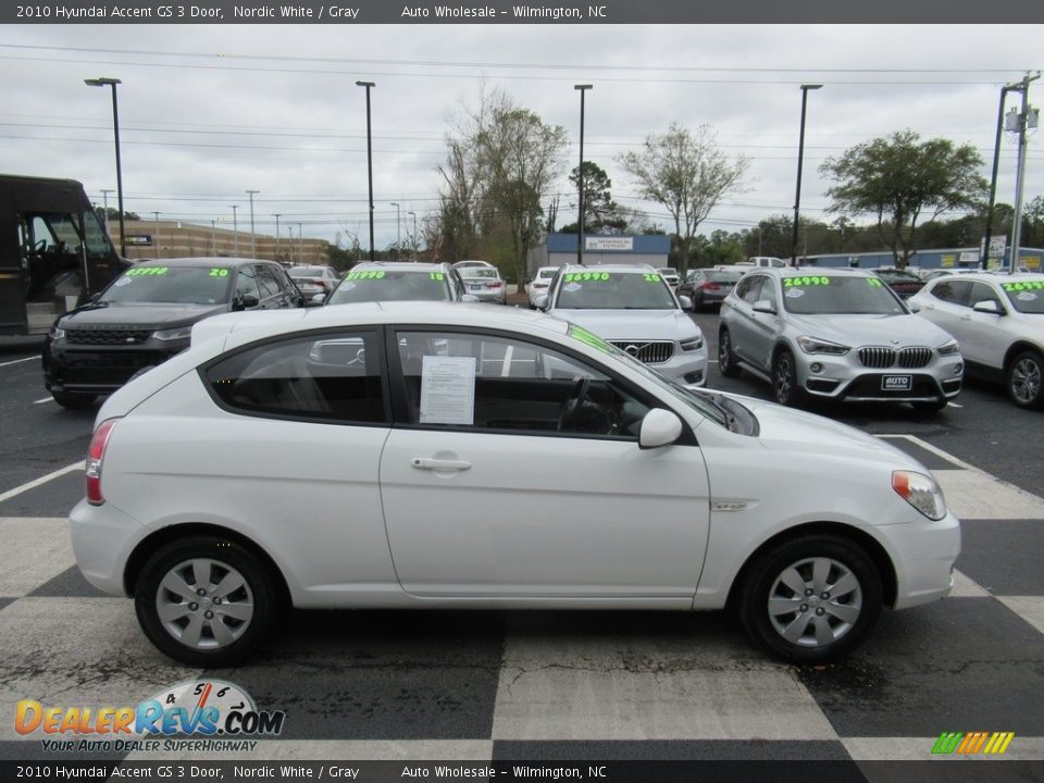 2010 Hyundai Accent GS 3 Door Nordic White / Gray Photo #2
