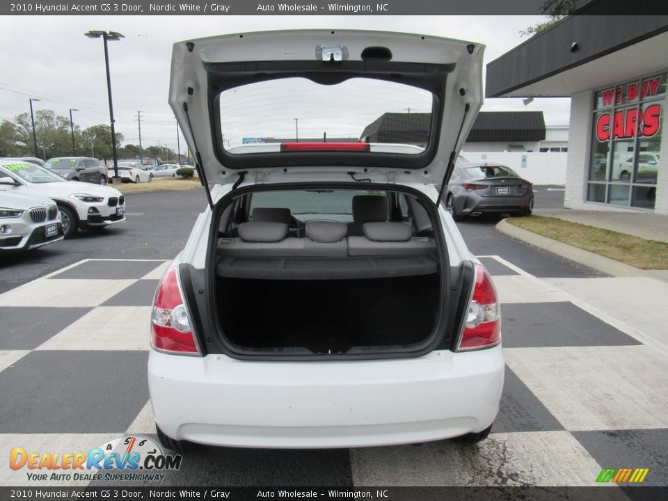 2010 Hyundai Accent GS 3 Door Nordic White / Gray Photo #4