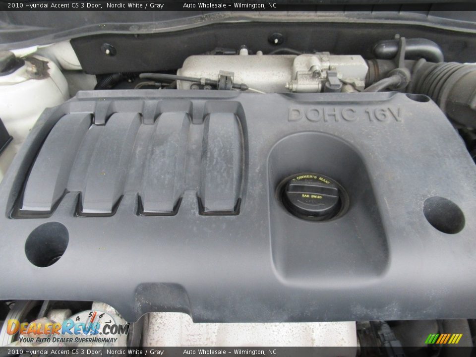 2010 Hyundai Accent GS 3 Door Nordic White / Gray Photo #5